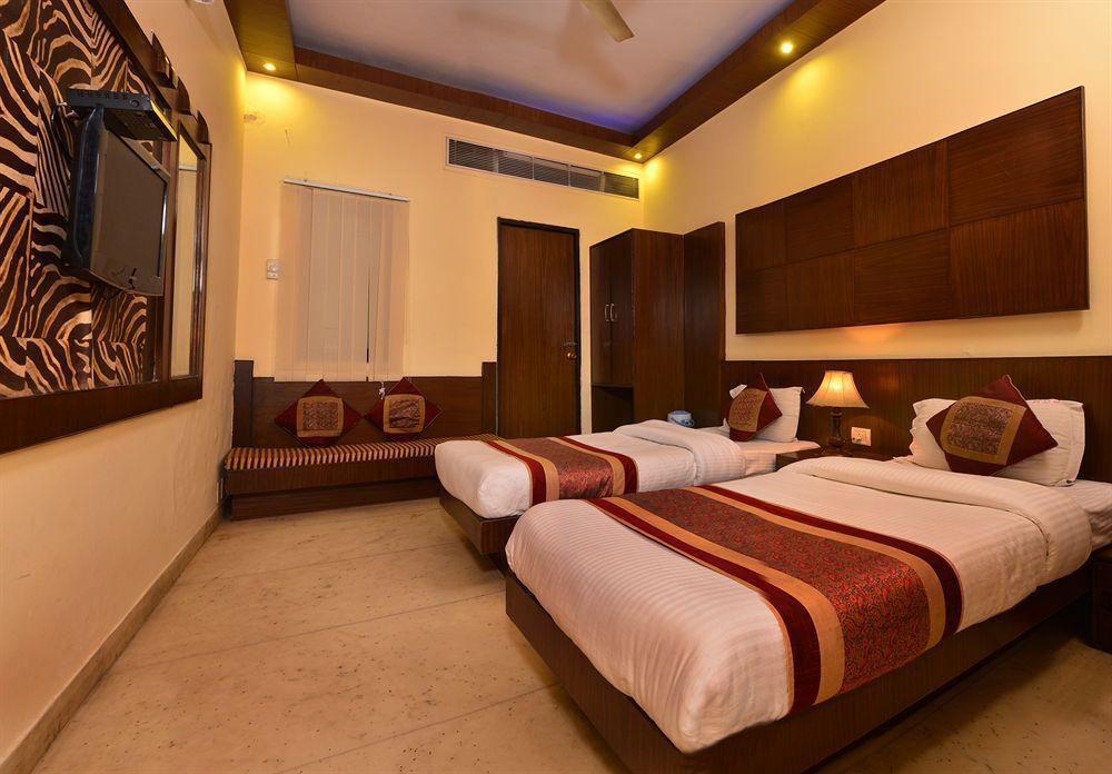 The Gold Regency - 02 Mins From Railway Station Hotel 3*