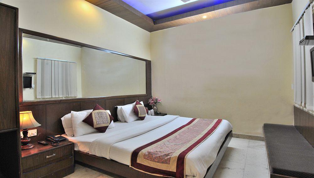 Hotel The Gold Regency - 02 Mins From Railway Station New Delhi