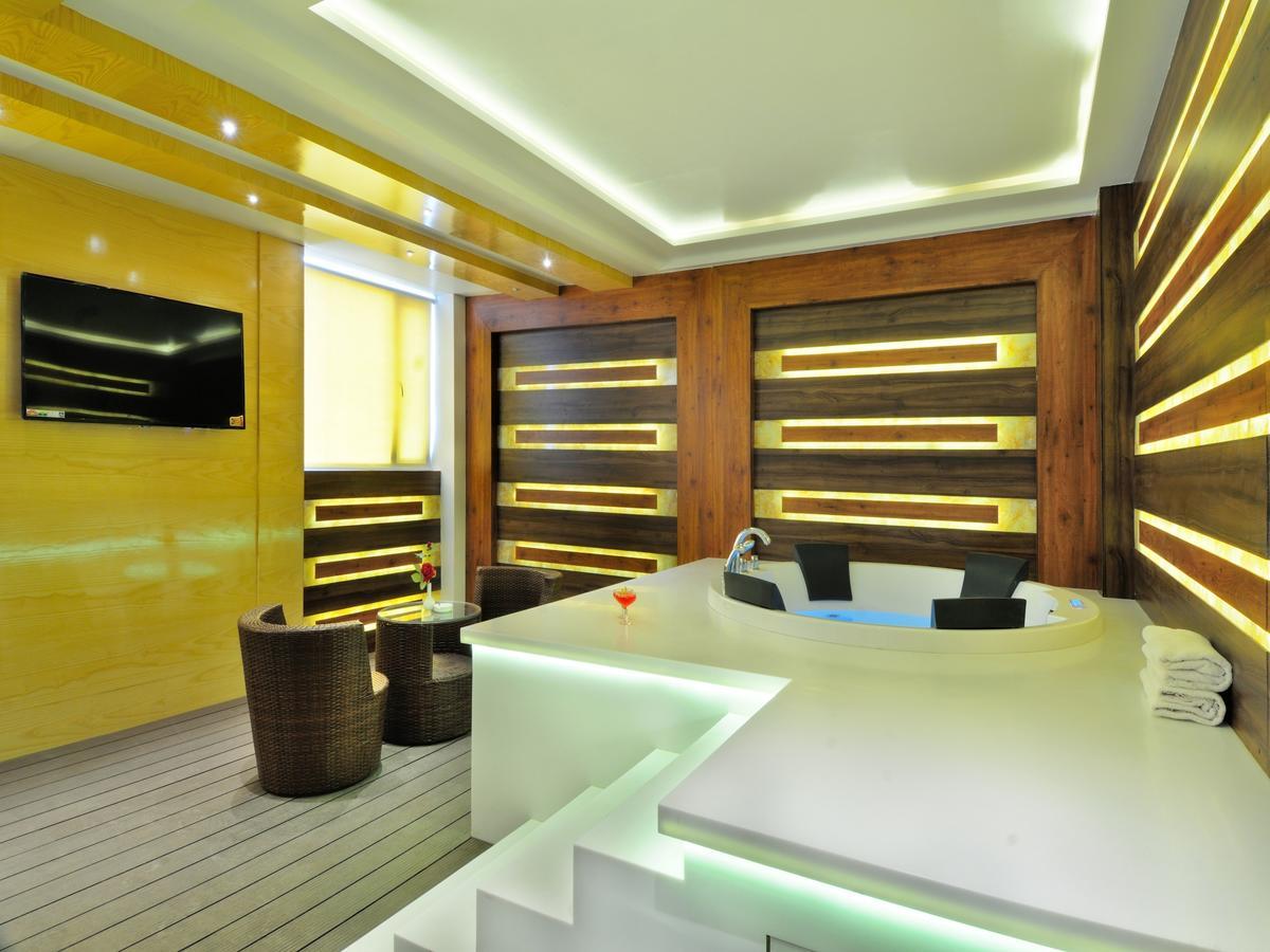 The Gold Regency - 02 Mins From Railway Station