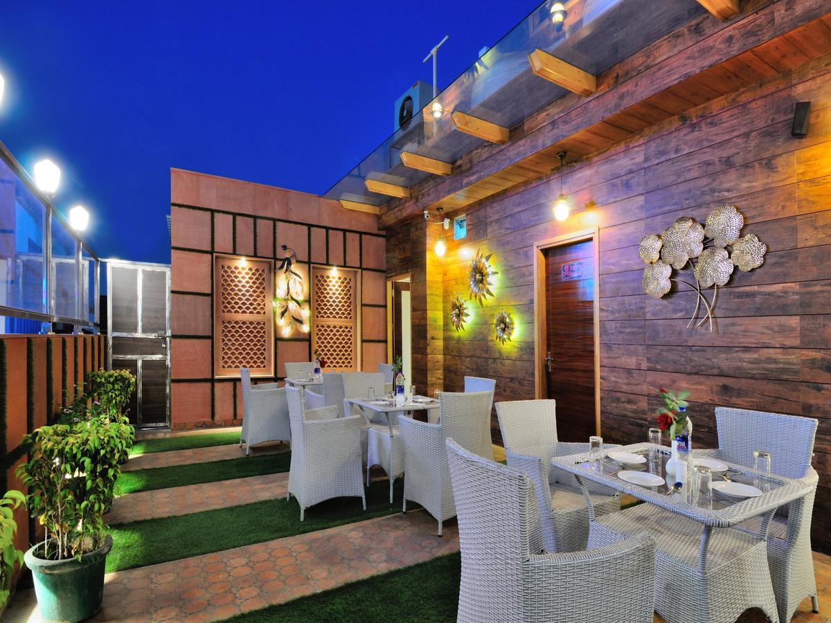 Hotel The Gold Regency - 02 Mins From Railway Station 3*